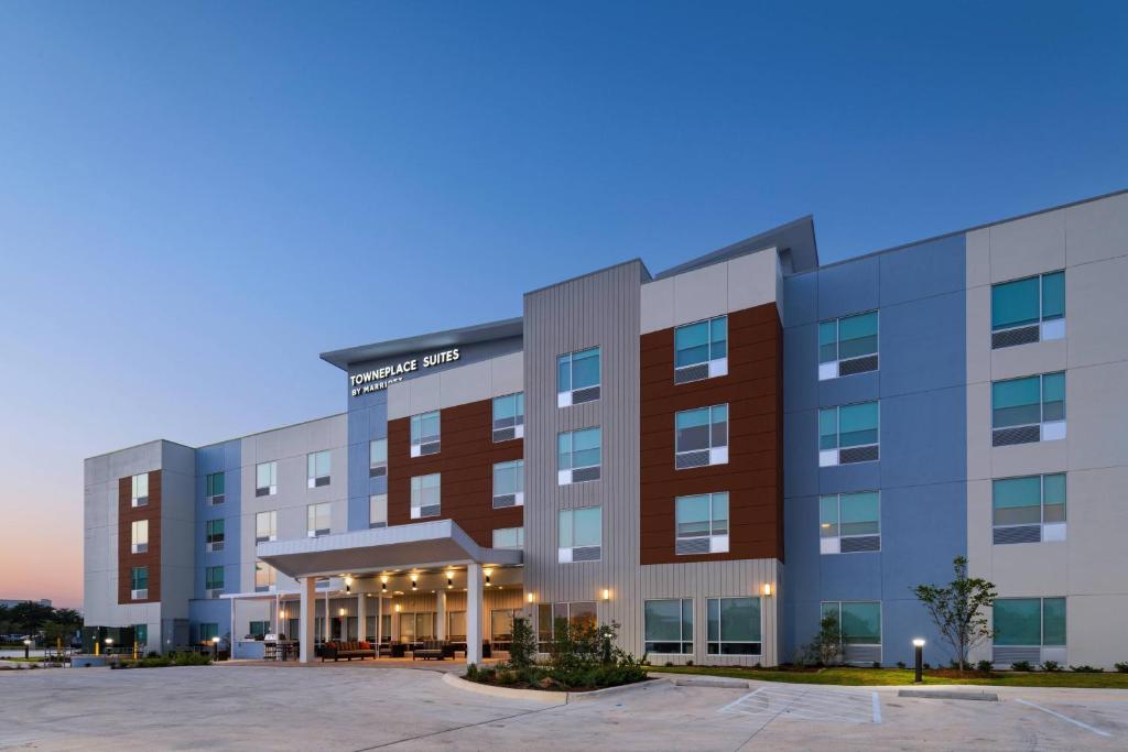 TownePlace Suites by Marriott San Antonio Northwest at The RIM image