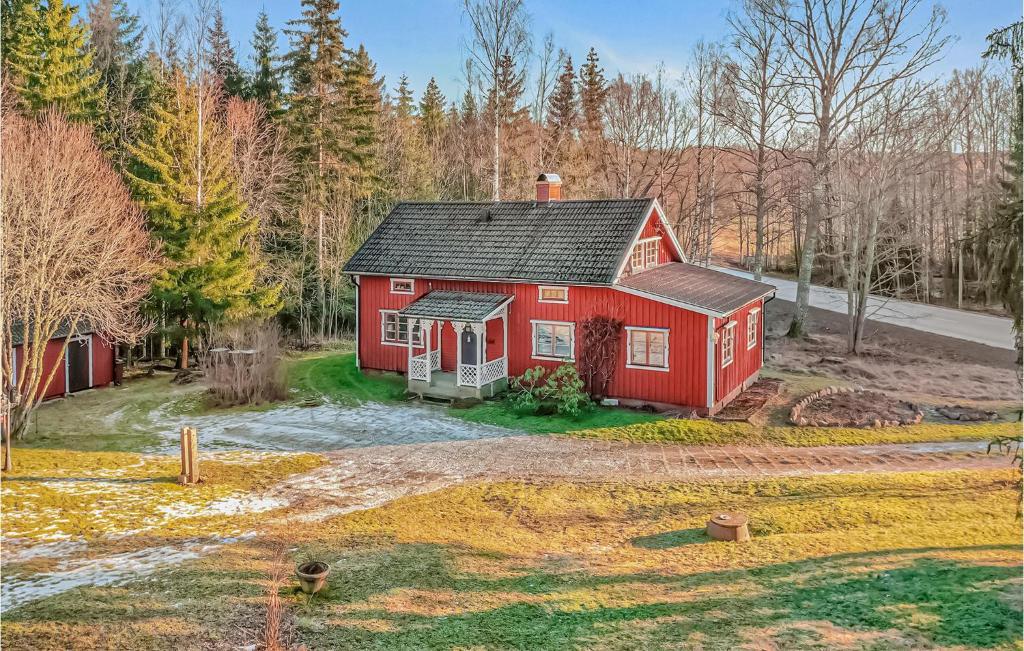 Amazing Home In ml With Wifi And 2 Bedrooms