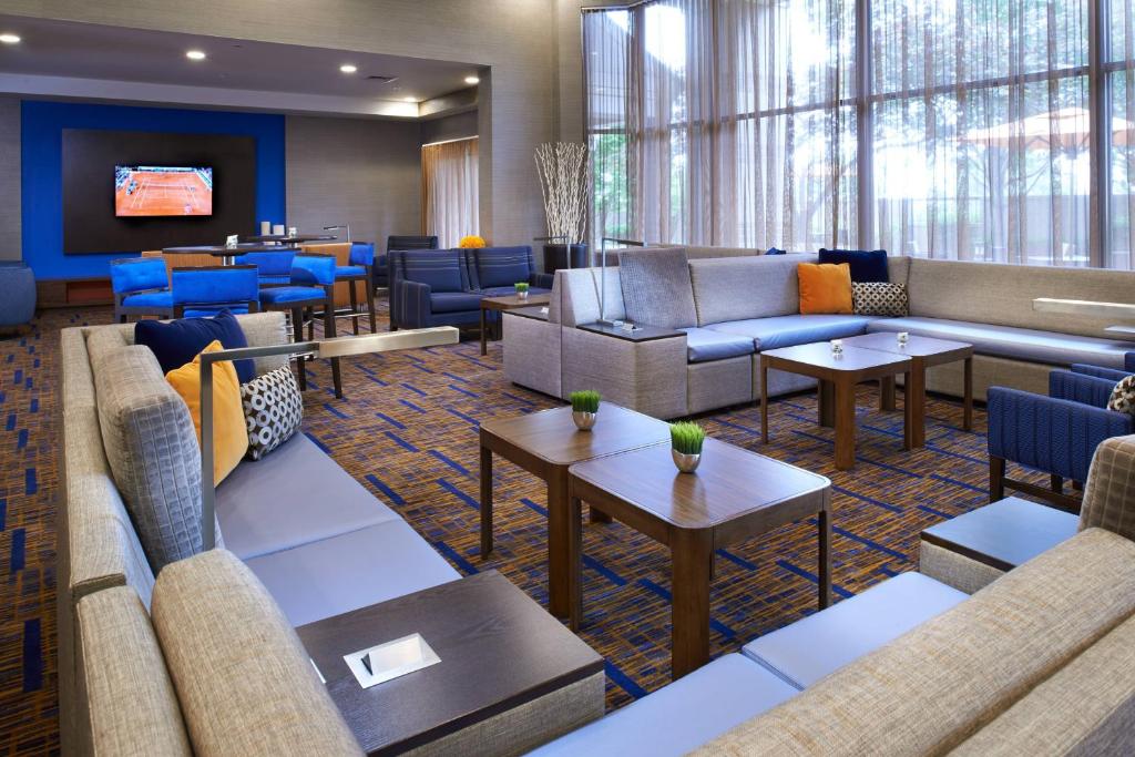 Courtyard by Marriott Kansas City Overland Park/Convention Center image