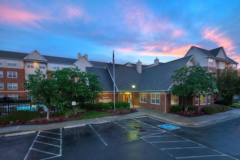 Residence Inn by Marriott Richmond Northwest image