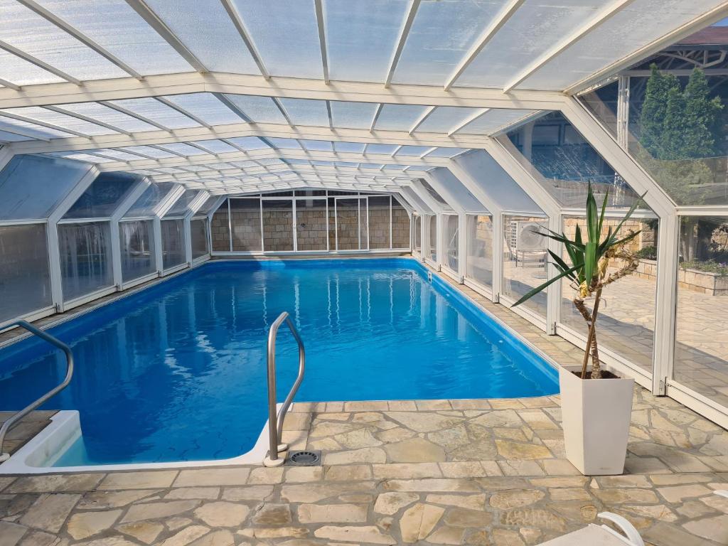 Sunny Hill Apartments & Aqua Park photo 2