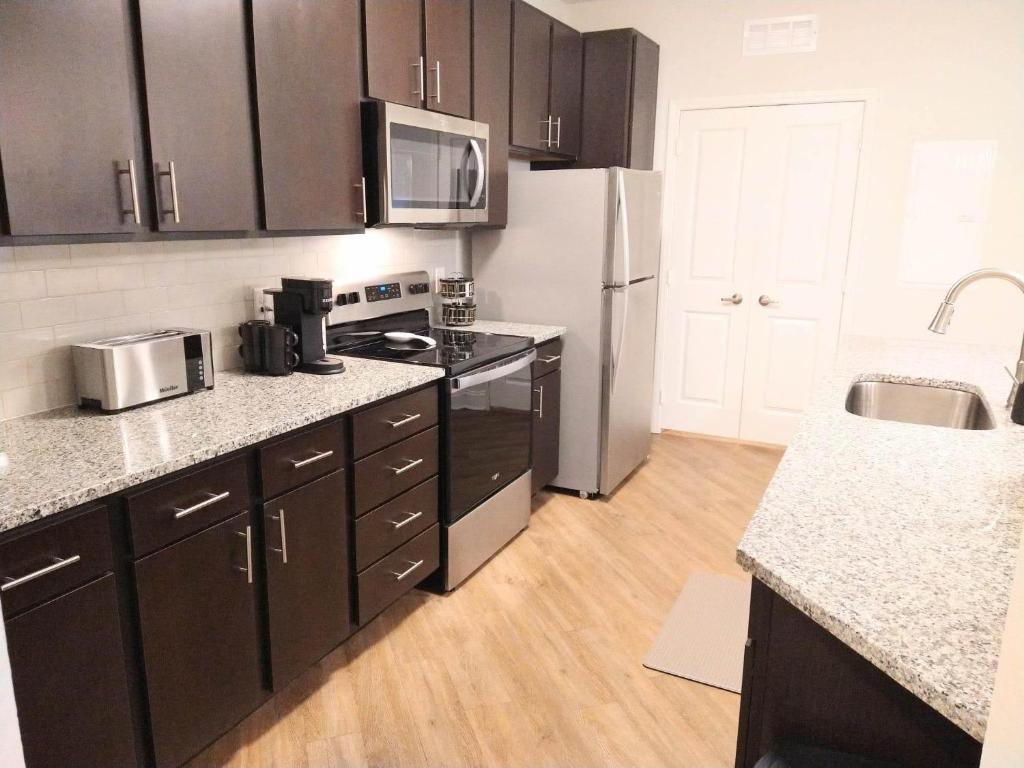 "OneKey" Luxury Apt - POOL - 4 Mi to Beach photo 3