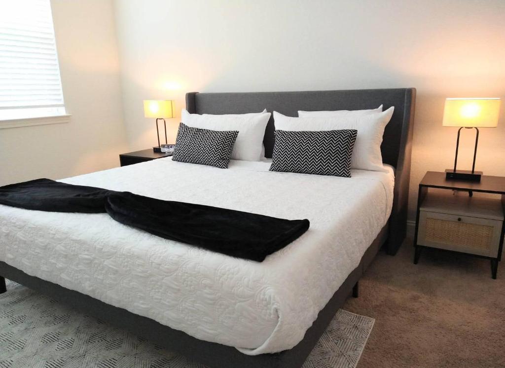 "OneKey" Luxury Apt - POOL - 4 Mi to Beach photo 2