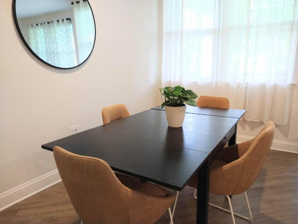 "OneKey" Luxury Apt - POOL - 4 Mi to Beach photo 4