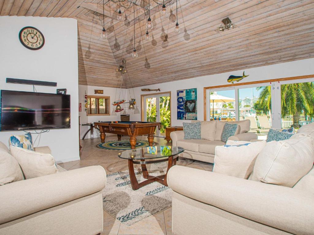 Bay Breeze House Waterfront home with pool photo 3