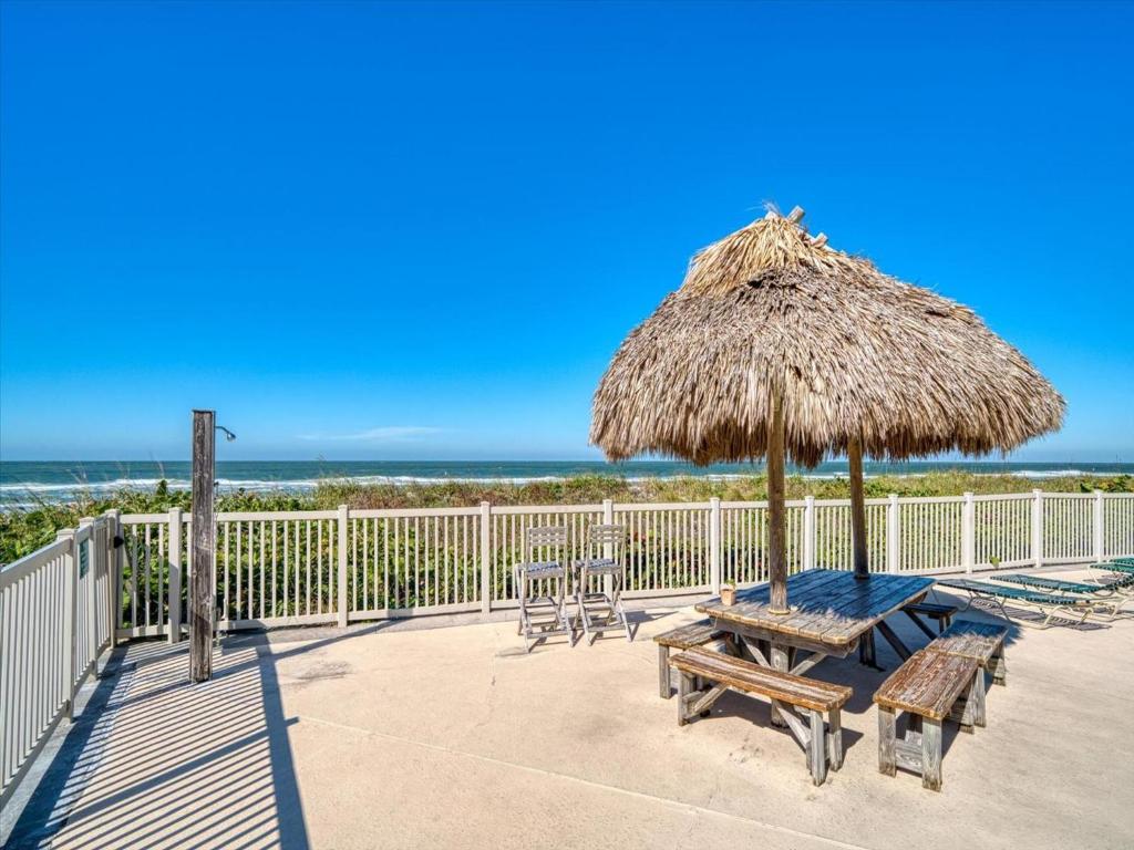 Chateau 6W Alluring Beachfront Condo photo 1