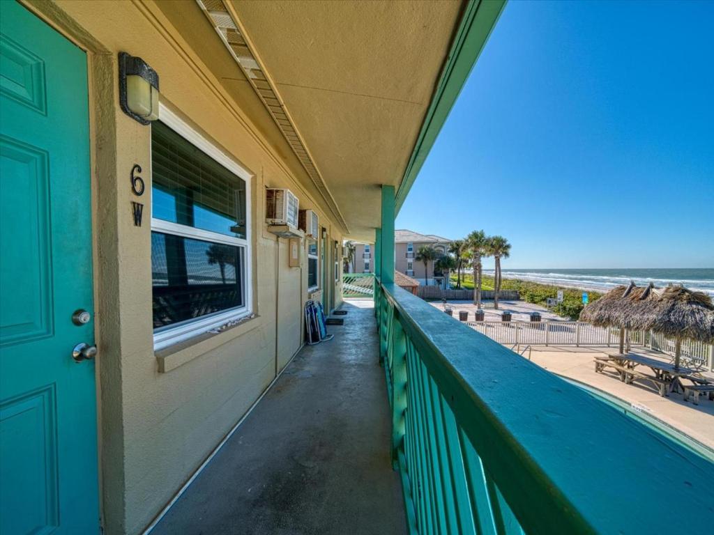 Chateau 6W Alluring Beachfront Condo photo 3