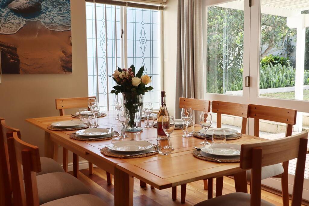 Stylish house/Heated swimming pool-5min to Beach photo 4