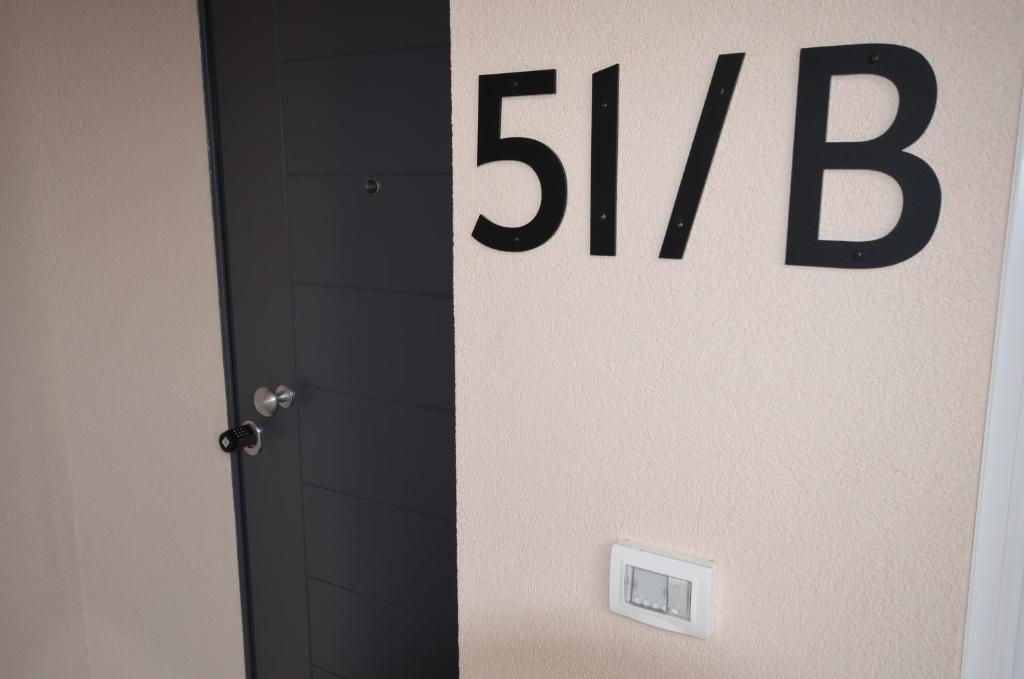 51.b photo 1