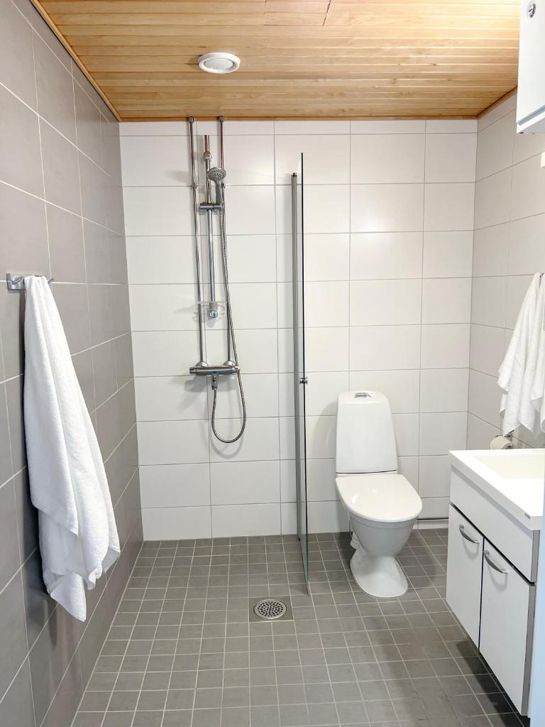 Studio Apartment Station - Tap to explore photos