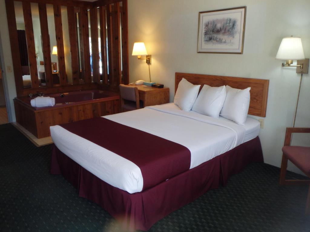 Americas Best Value Inn Saint Ignace photo 2