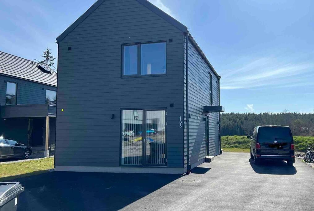 Luxurious newly built villa with patio and private parking