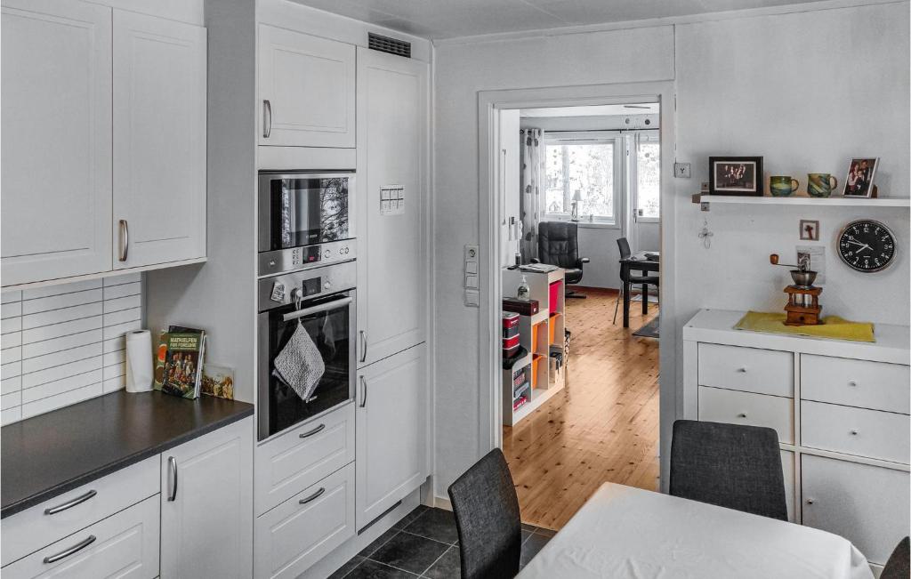 Nice Home In Flekkefjord With Wifi And 6 Bedrooms photo 4