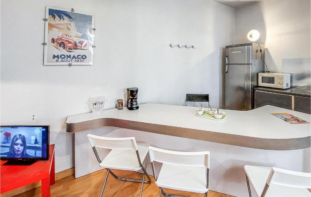 Awesome Apartment In Saint-etienne With Wifi And 1 Bedrooms photo 4