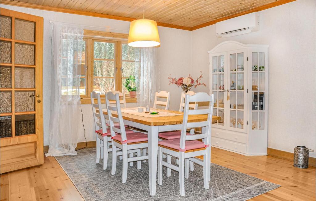 Amazing Home In ml With Wifi And 2 Bedrooms photo 3
