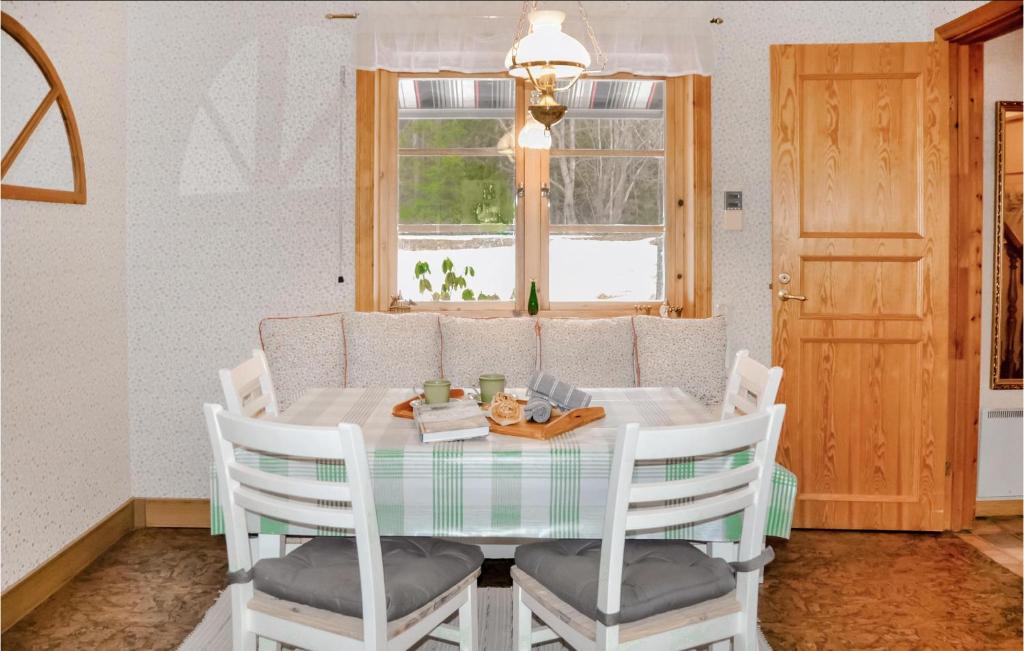 Amazing Home In ml With Wifi And 2 Bedrooms photo 4