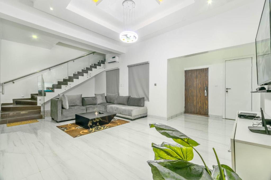 Gorgeous Short-let Apartment Lekki photo 2