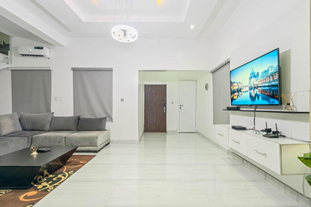 Gorgeous Short-let Apartment Lekki photo 4