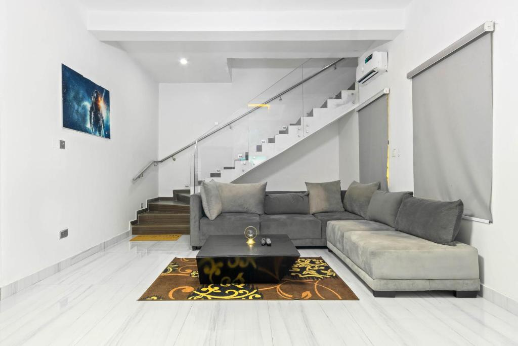 Gorgeous Short-let Apartment Lekki photo 3