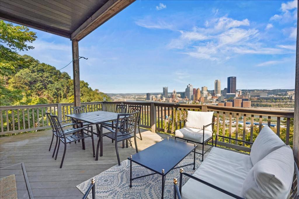 Stunning views from stylish 3-bedroom home photo 2