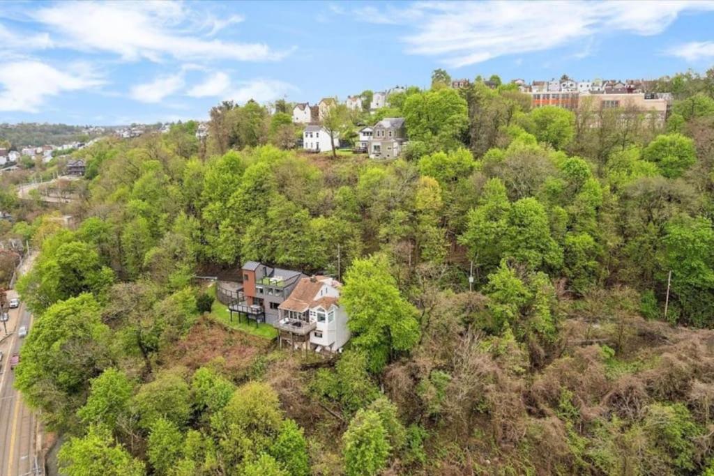 Stunning views from stylish 3-bedroom home photo 3