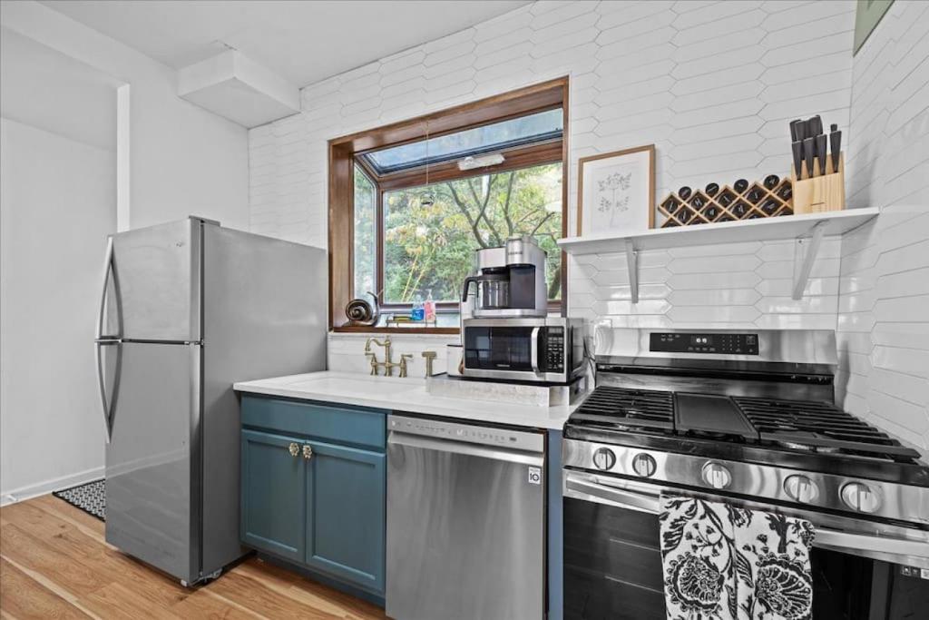 Stunning views from stylish 3-bedroom home photo 4