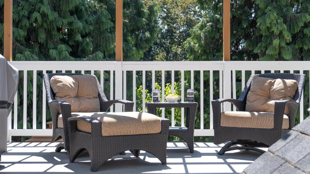 Kelowna Bed & Breakfast - CHATHAM HOUSE photo 3