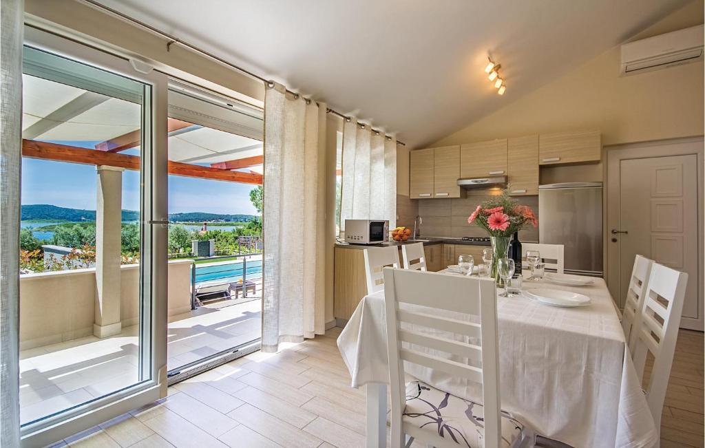 Amazing Home In Pomer With 2 Bedrooms, Wifi And Outdoor Swimming Pool photo 2