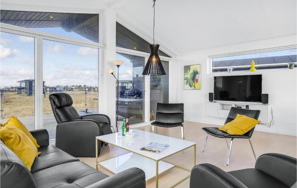 Awesome Home In Frederikshavn With 3 Bedrooms And Wifi photo 3