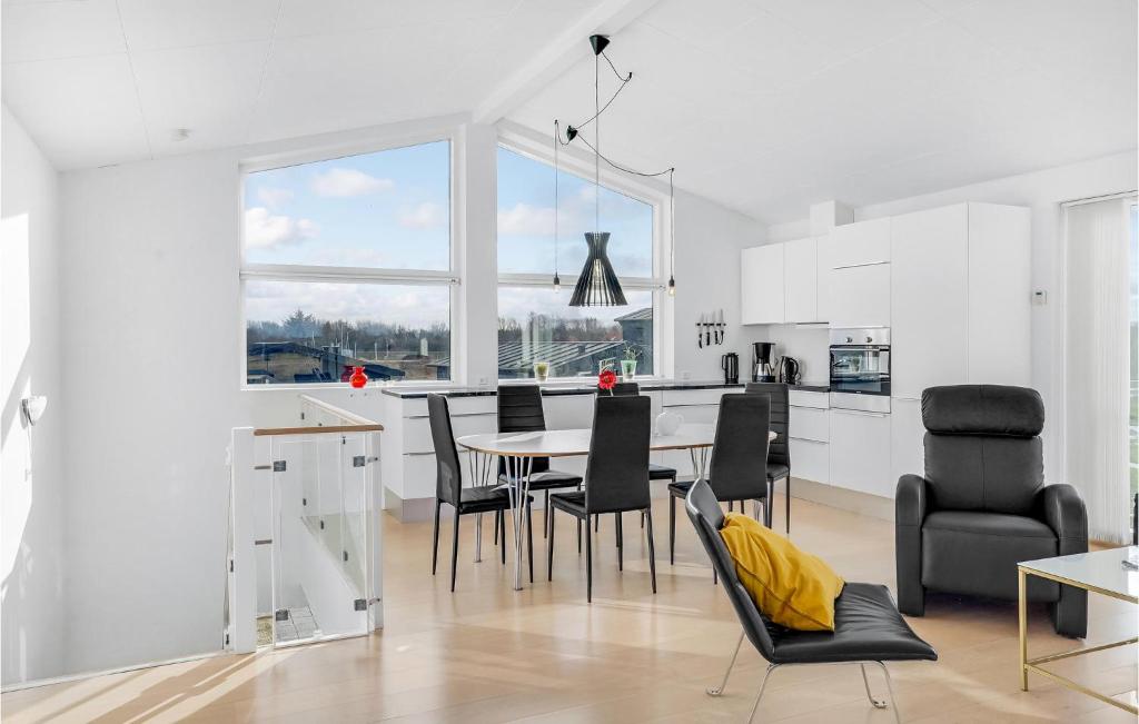 Awesome Home In Frederikshavn With 3 Bedrooms And Wifi photo 4