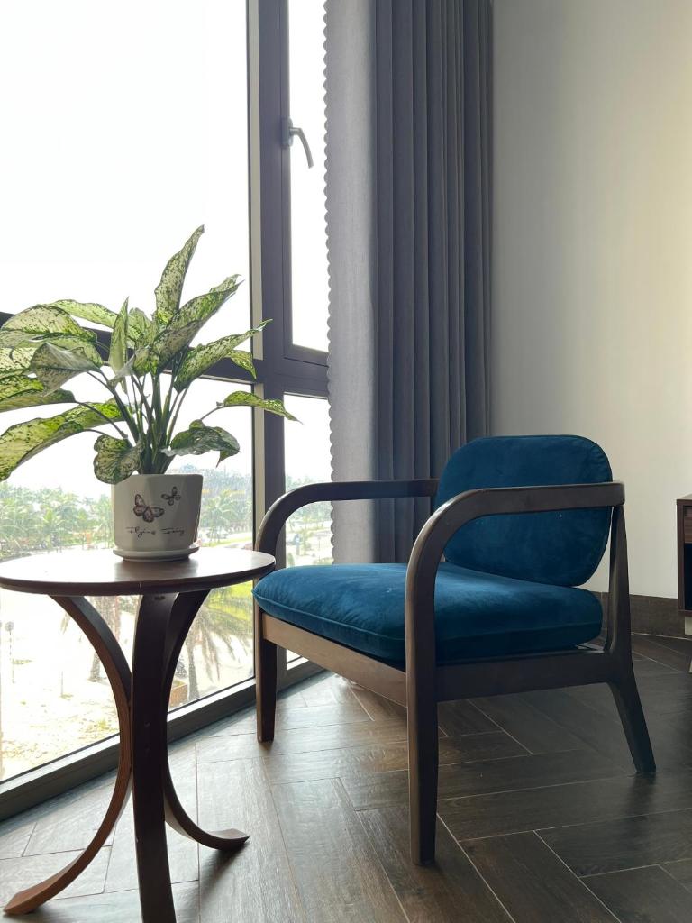 THE LIGHT APARTMENT