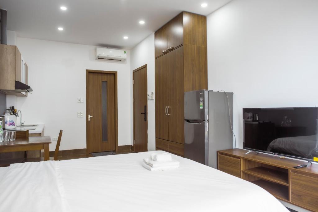 THE LIGHT APARTMENT
