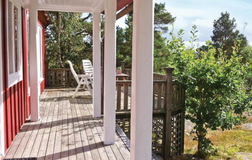 Nice Home In Ljungskile With 5 Bedrooms And Wifi photo 1