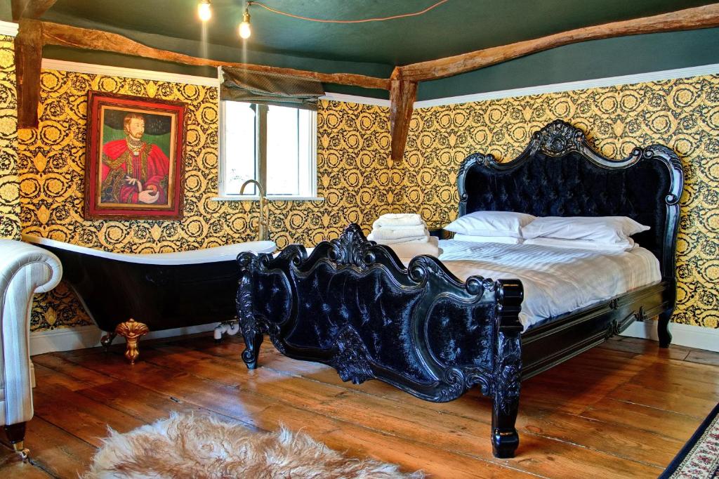 Huge Deluxe 600 Year Old Essex Manor, Hot Tub, Cinema Room, Sky Tv