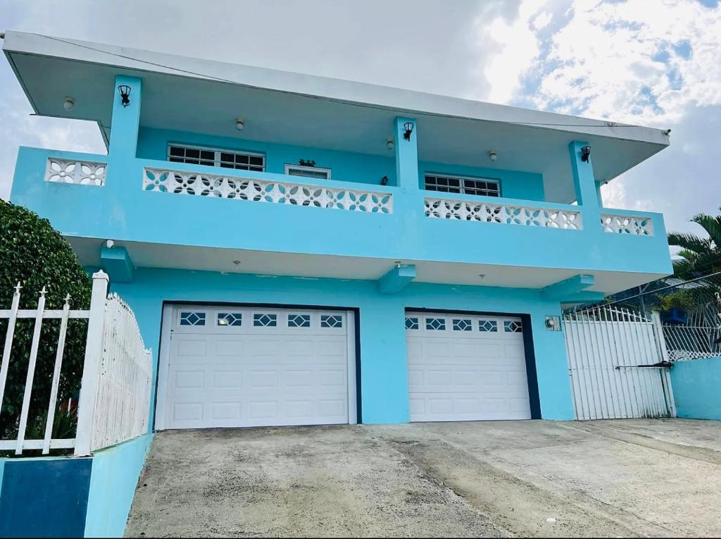 The Calle Retreat by the Airport & Beach photo 1