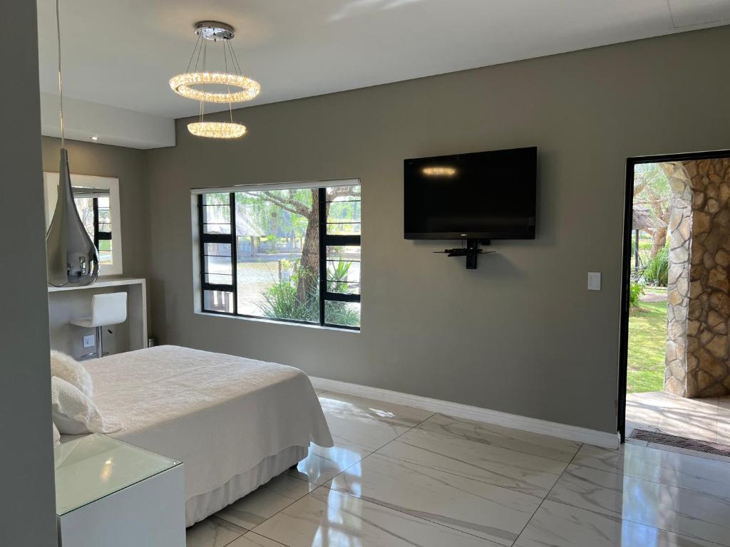 Swan Lake Suites photo 1
