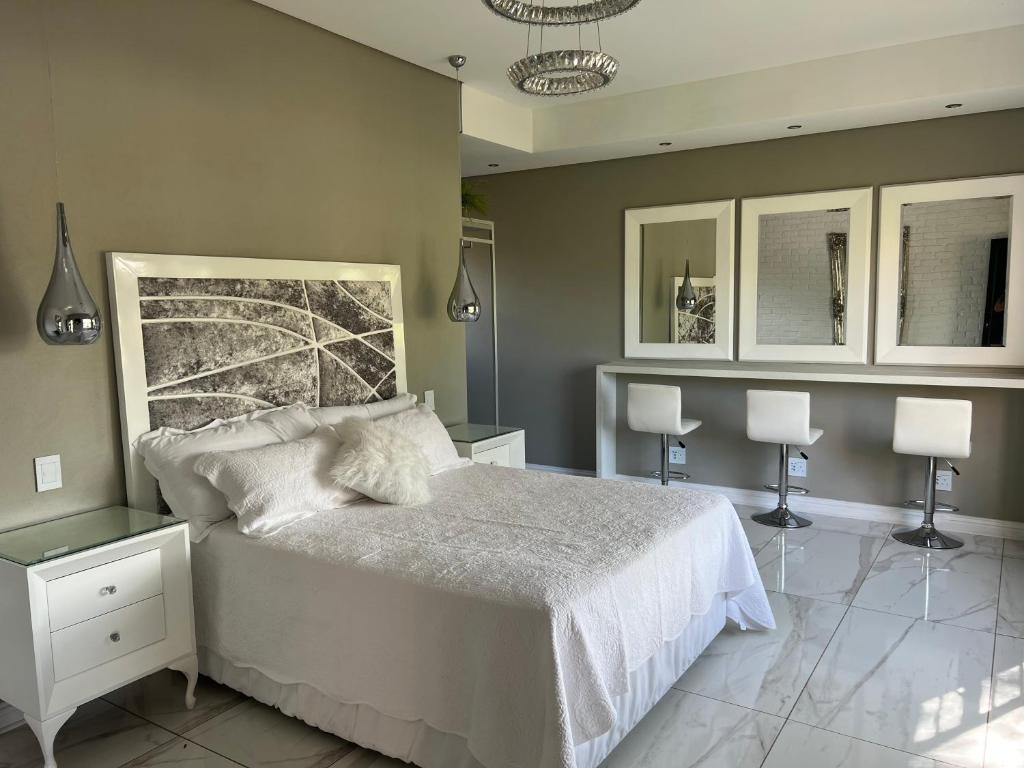 Swan Lake Suites photo 3