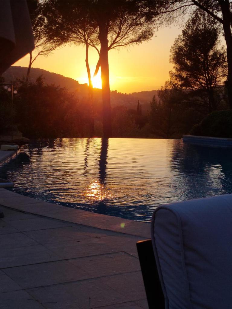 Une Pause en Provence - Tap to explore photos