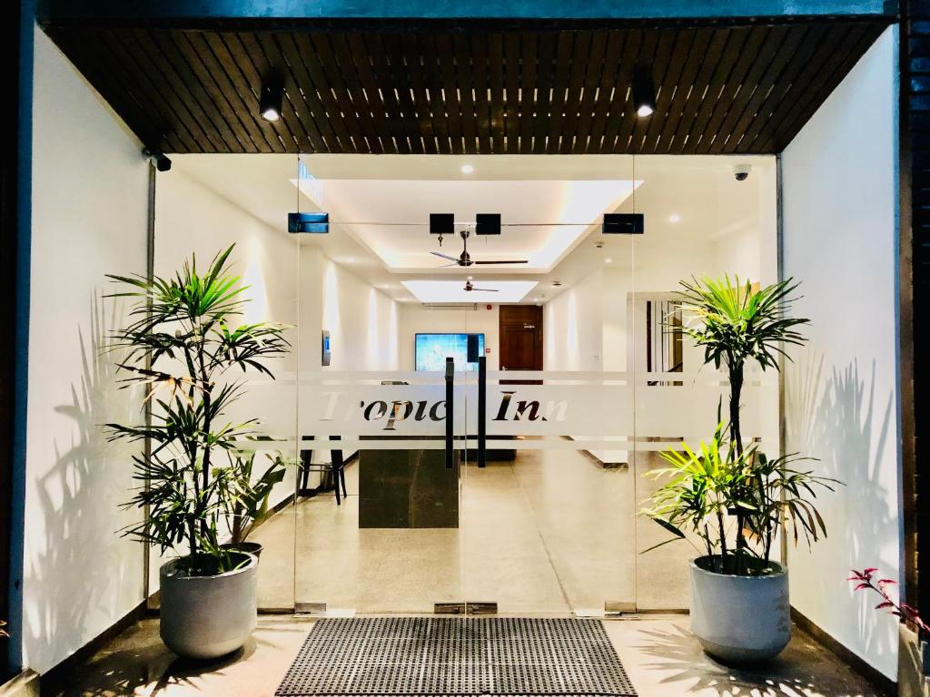 Tropic Inn - Mount Lavinia photo 1