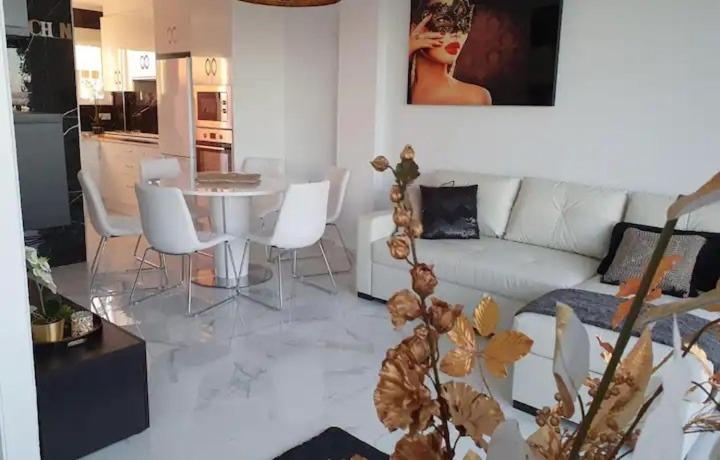 Modern penthouse with sea view photo 1