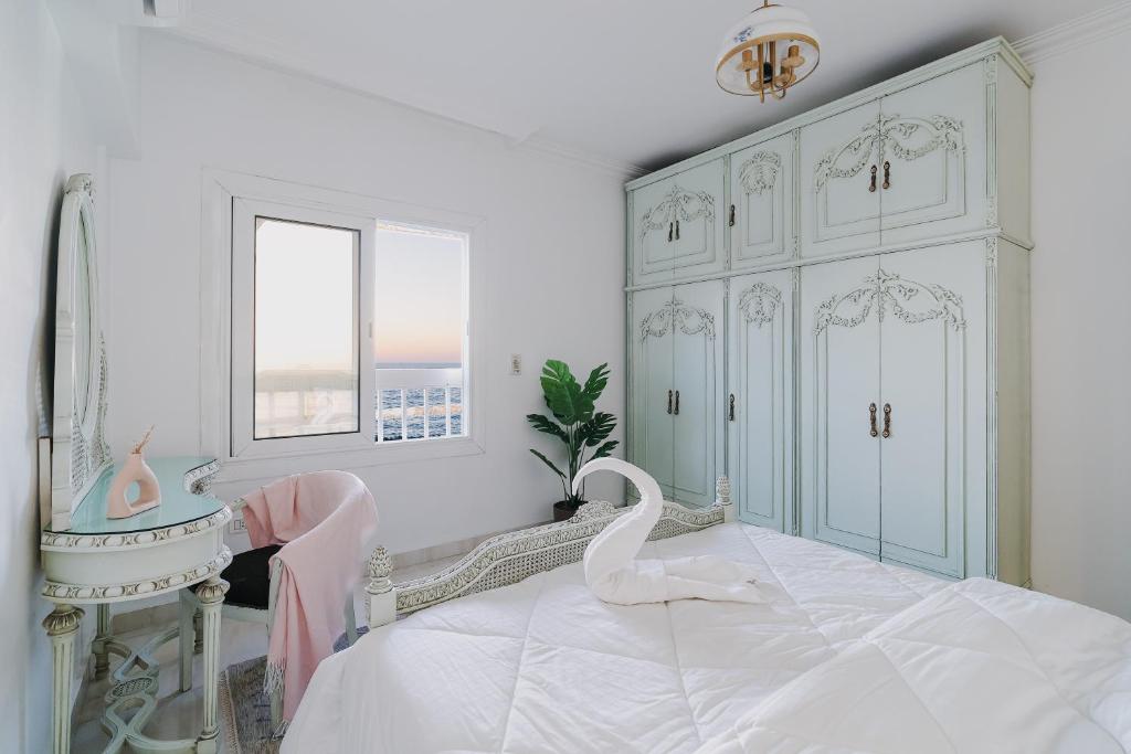 Lovely Seaview Condo in Saba Pasha photo 3