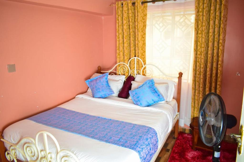 Cozy 2 bedroom in a family home photo 2
