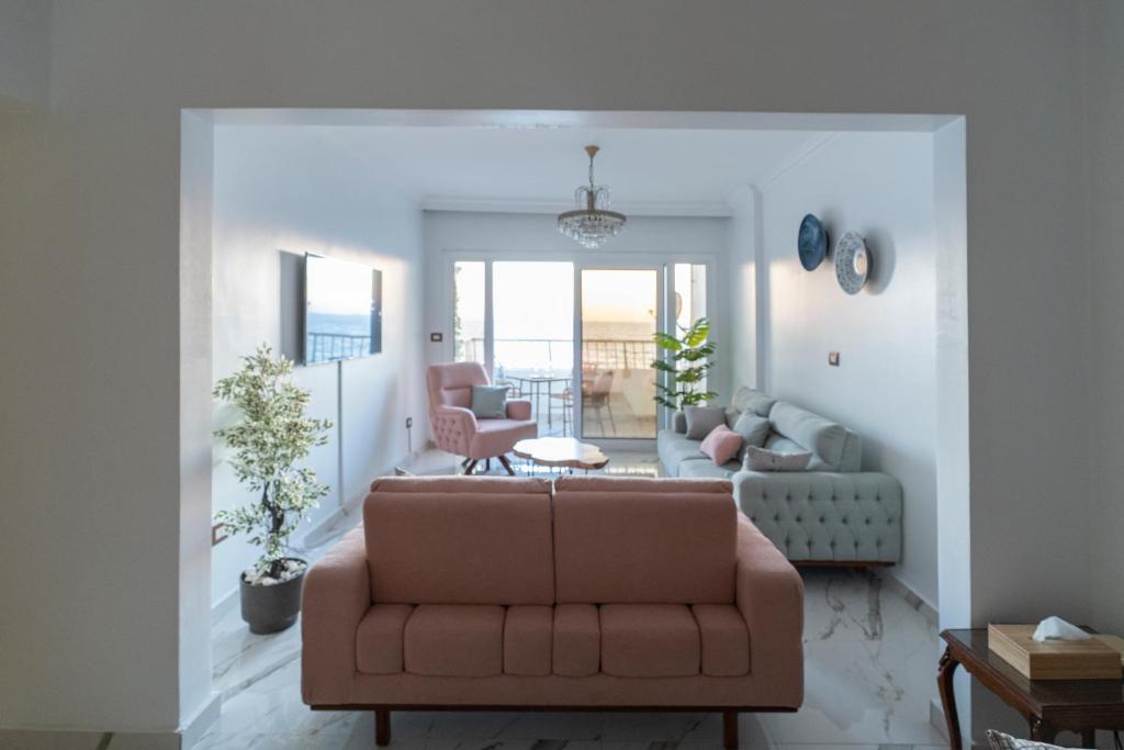 Lovely Seaview Condo in Saba Pasha - Tap to explore photos