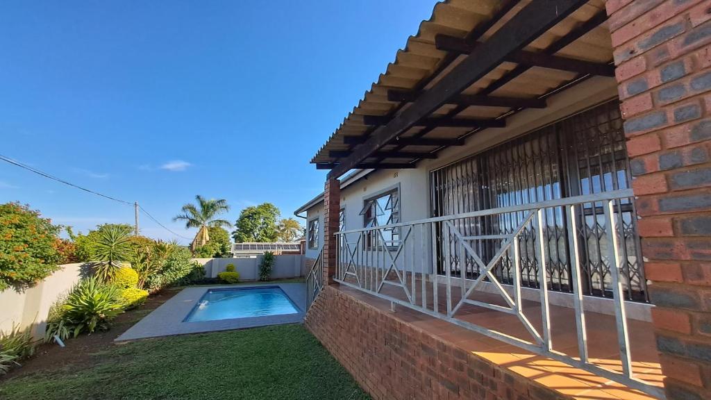 Elegant Guest house, fast Wifi, swimming pool photo 1