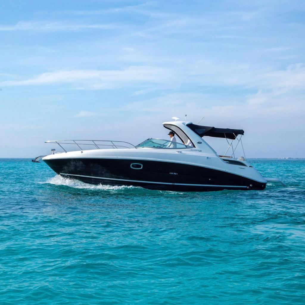 Yacht Cancun Rent & Tours