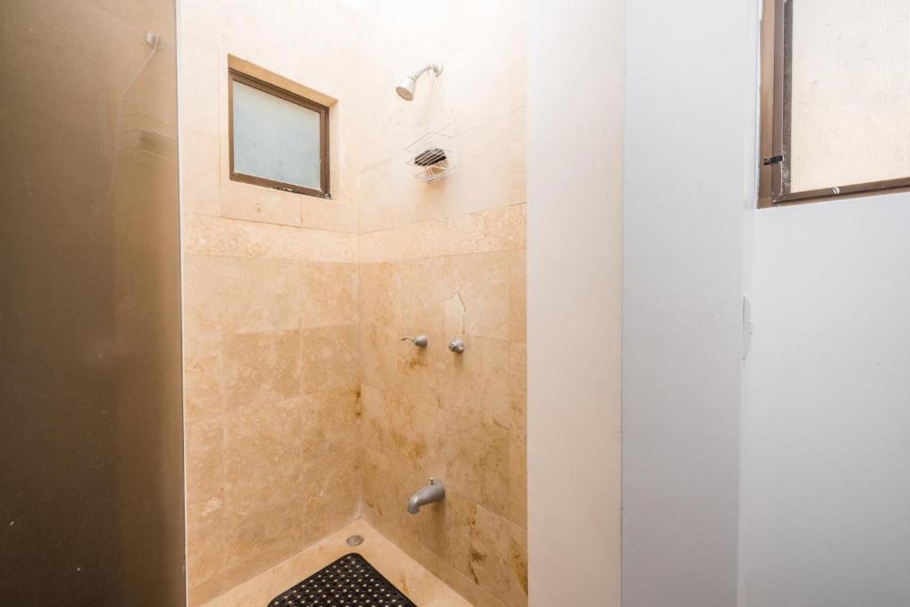 Beautiful newly refurbished 2 bedroom 2 Bathroom 2nd floor condo photo 3