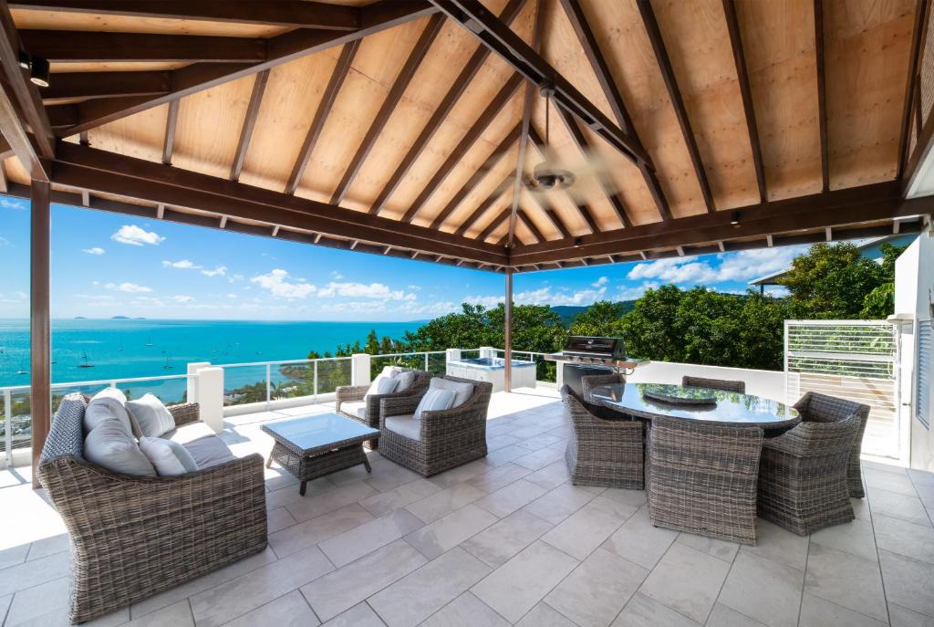 Amazing Penthouse with Whitsundays lifestyle photo 1