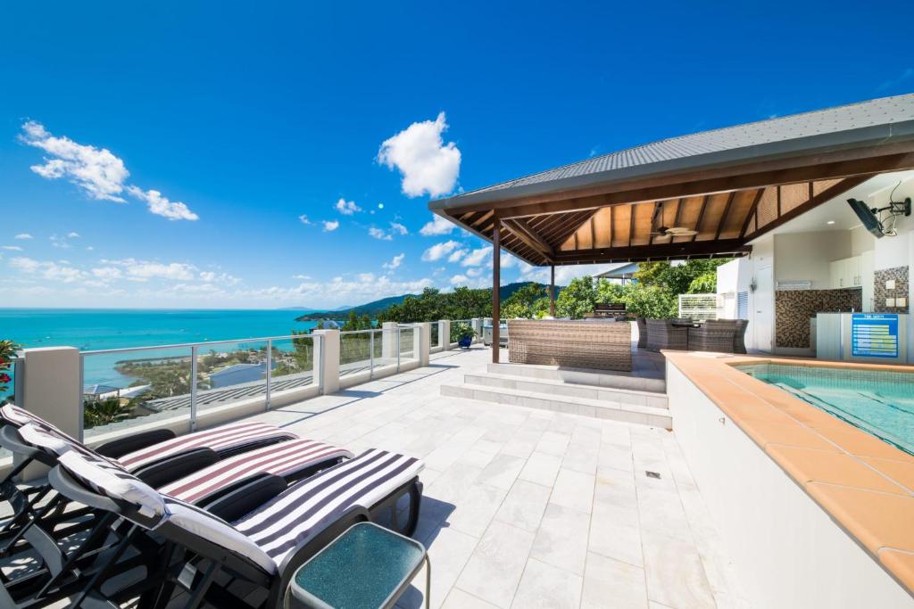 Amazing Penthouse with Whitsundays lifestyle photo 2