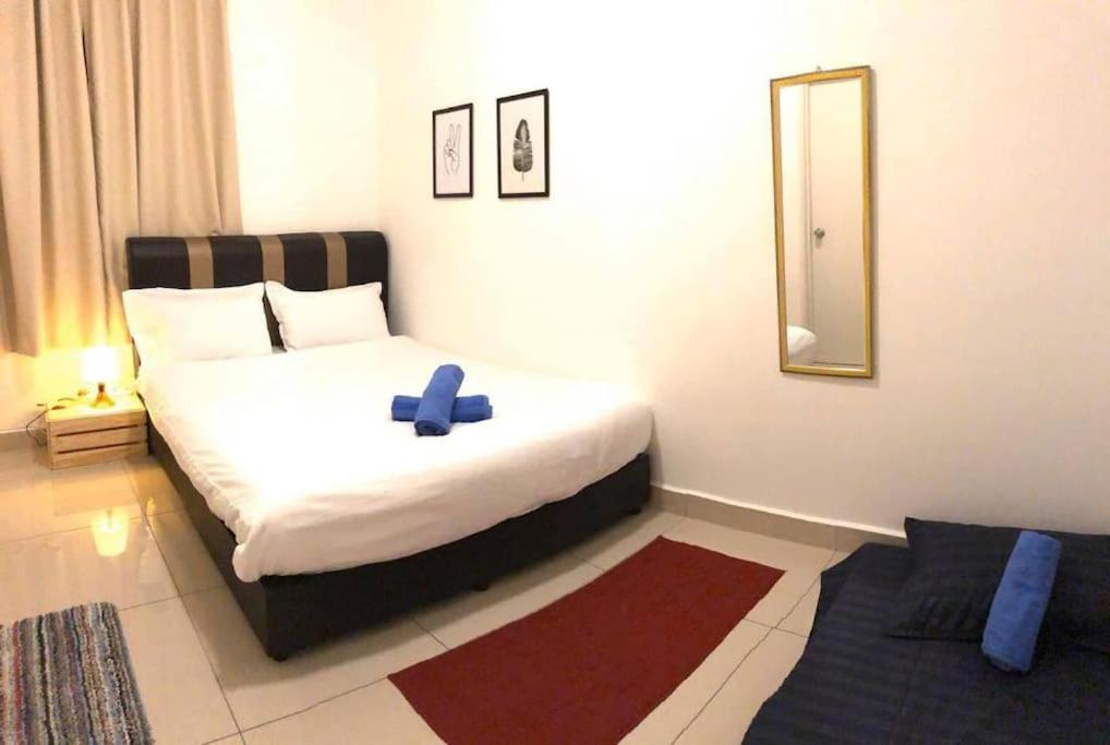 Desaru 127 Homestay 19pax KTV-Netflix-BBQ-Air Castle, Muar