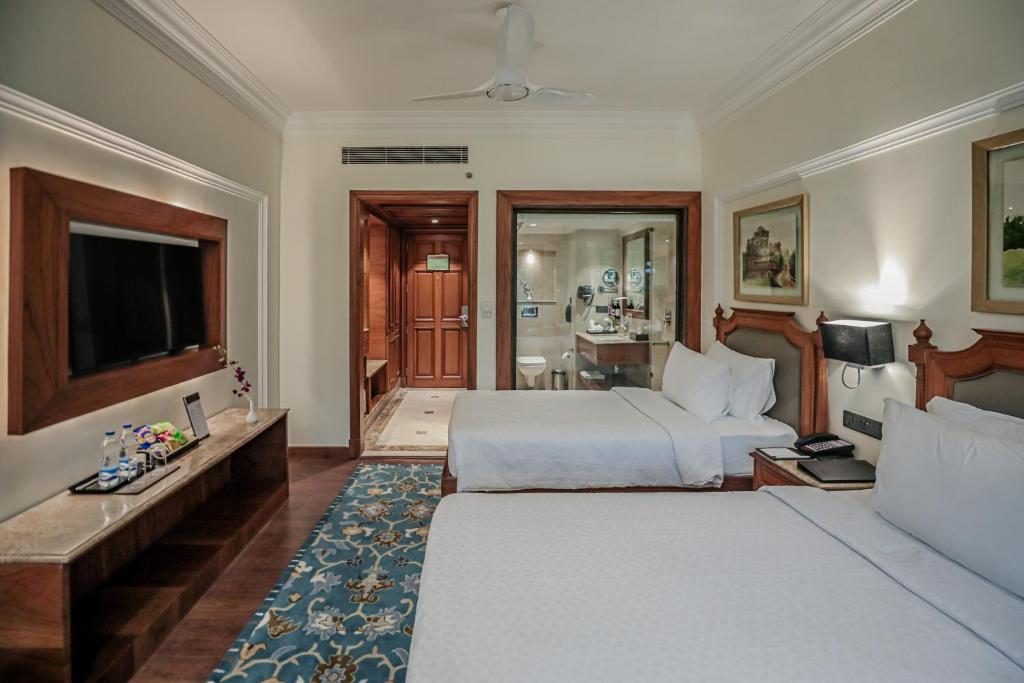 Regenta Central Lucknow by Royal Orchid Hotels Limited photo 2